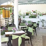 семеен идън Hotel