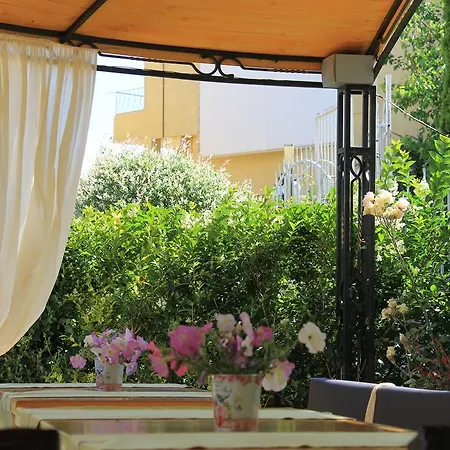 семеен идън Hotel