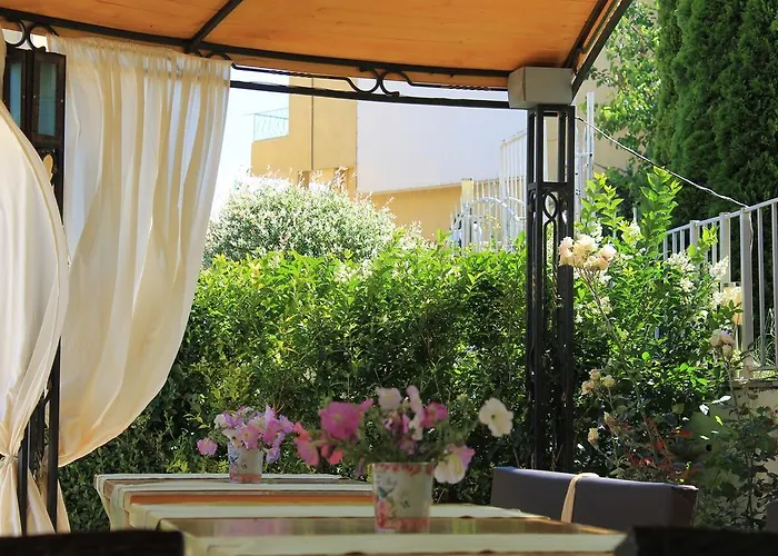 семеен идън Ξενοδοχείο